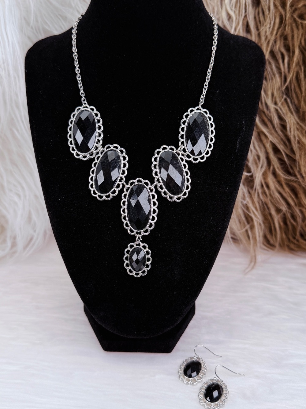 Beautiful lightweight black, Silvertone costume necklace earrings set